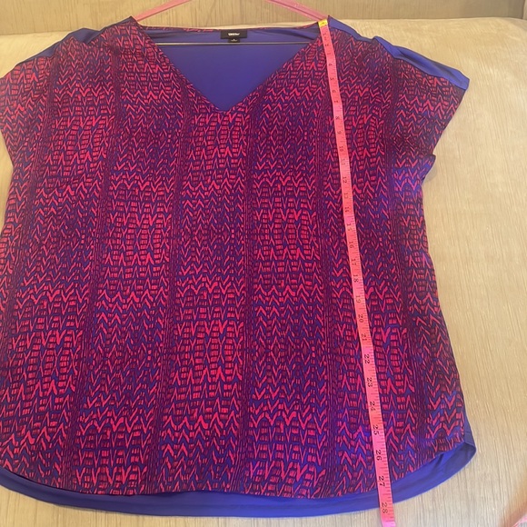 NWOT V-Neck Red/Blue Pattern Cap Sleeve Blouse - Picture 5 of 7